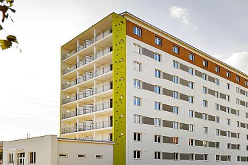 Moderny Apartman S Parkovanim Bratislava Exteriör bild