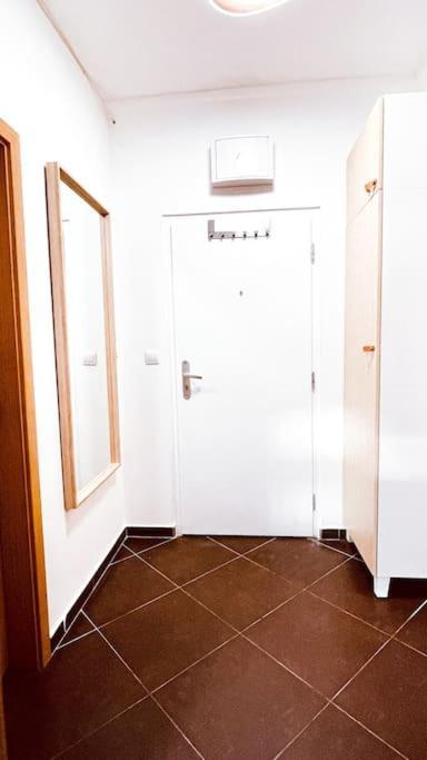 Moderny Apartman S Parkovanim Bratislava Exteriör bild