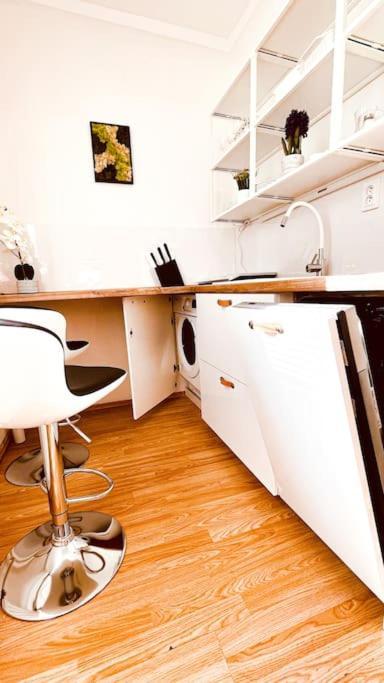 Moderny Apartman S Parkovanim Bratislava Exteriör bild