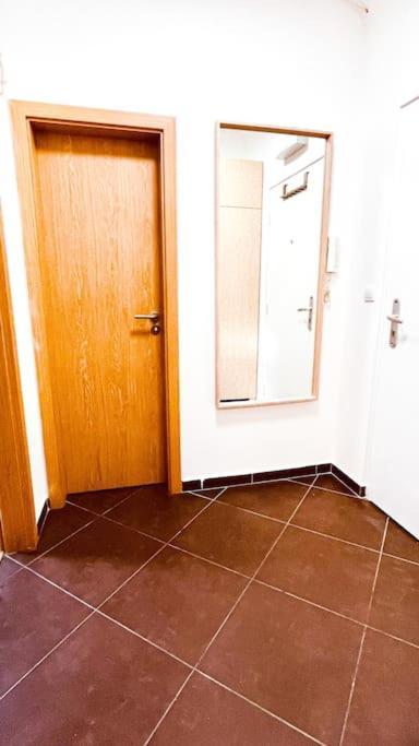 Moderny Apartman S Parkovanim Bratislava Exteriör bild