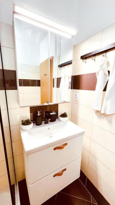 Moderny Apartman S Parkovanim Bratislava Exteriör bild