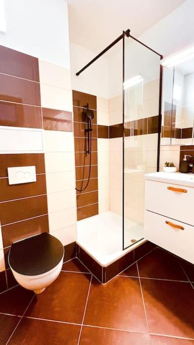 Moderny Apartman S Parkovanim Bratislava Exteriör bild